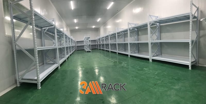 ke-sat-de-nang-mau-trang4 kệ sắt để nặng màu trắng