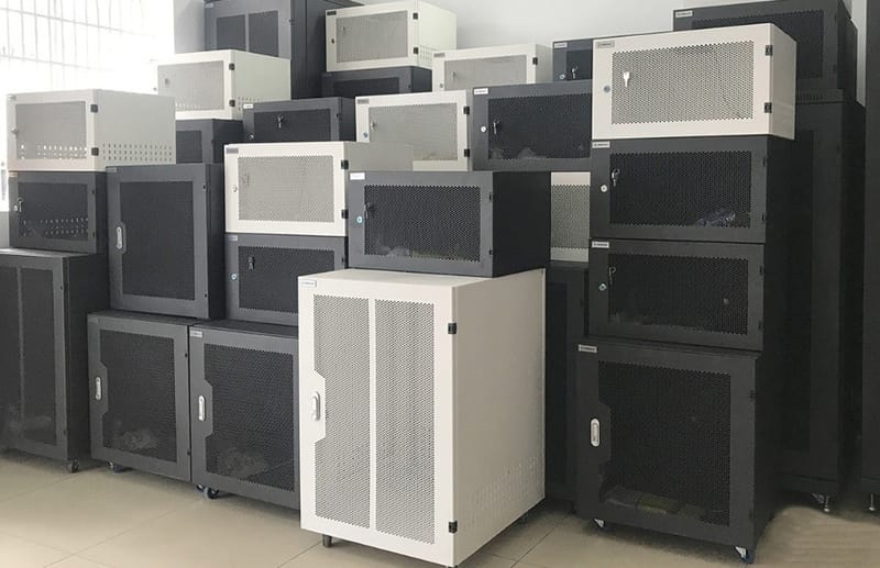 tu-rack-va-nhung-phu-kien-phan-1_20_08_2022 tủ rack tủ mạng cabinet server