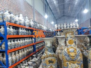 Kệ để bình gốm Bát Tràng
