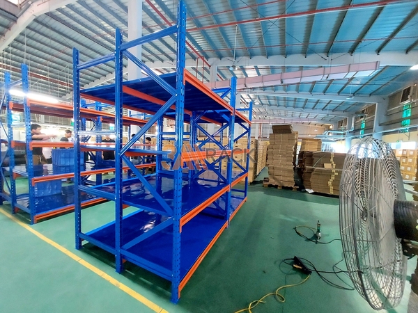 Kệ trung tải 300kg tại Thái Nguyên